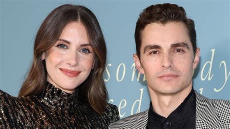 allison brie nide|Alison Brie had to make Dave Franco comfortable with her nudity。